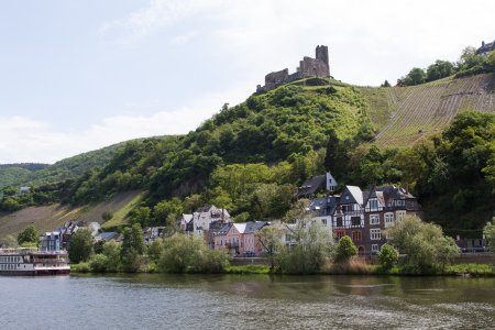 Burg Landshut boven het mooie plaatsje Bernkastel