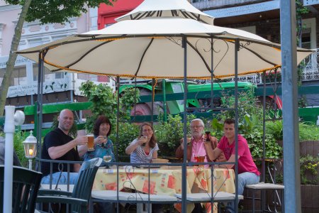 Lekkere Duitse maaltijden aan de moezel in een paviljoen