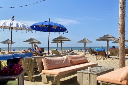 De gezellige strandtent Paal 14 in Katwijk