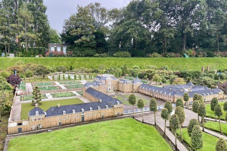 Het hele terrein van Paleis het Loo is nagemaakt in Madurodam