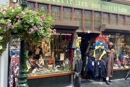 Labrujère in Leiden, de legerwinkel waar Pat vroeger wel eens ging shoppen