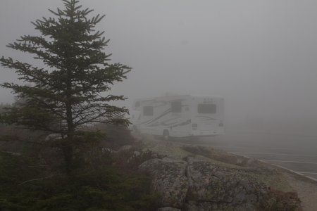 Onze camper in de wolken op Mount Cadillac