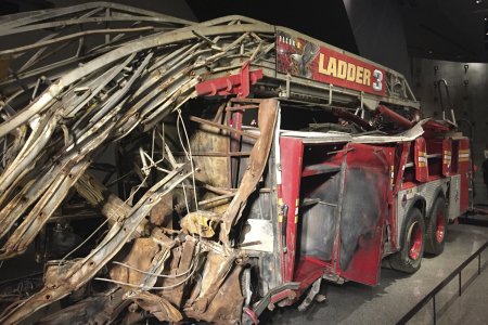 Brandweerwagen in het 9-11 memorial museum