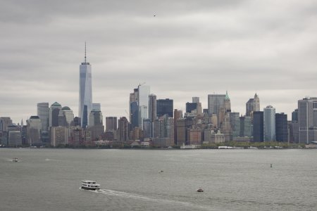 De skyline van Manhattan vanaf Liberty Island