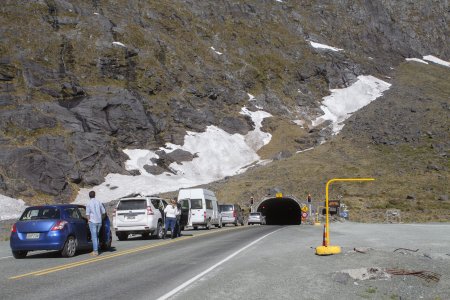 Wachten tot we de eenrichting tunnel richting Milford Sound in kunnen