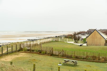 De huisjes staan hier direct aan het strand