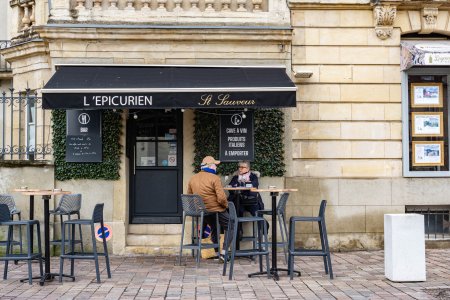 Er is heel veel horeca in Caen, deze is wel heel klein