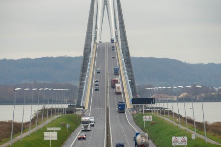 Pont de Normandie is 215 meter hoog