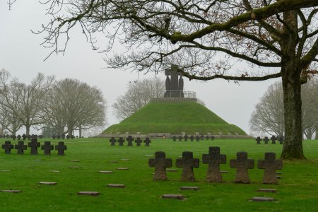 Een monument op de Duitse begraafplaats