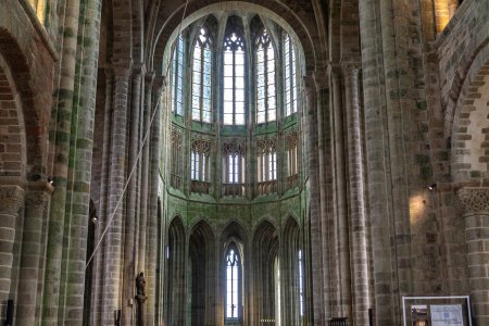 Binnenin de kerk is het vrij sober, maar wel enorm groot