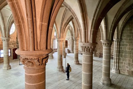 Nog een zaal met veel pilaren