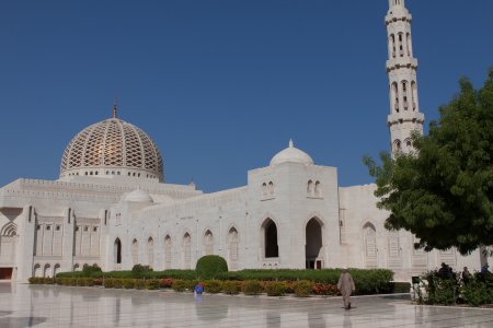 De Moskee is enorm, het ziet er allemaal erg netjes uit