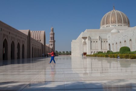 Glimmend plein om de Grote Moskee heen