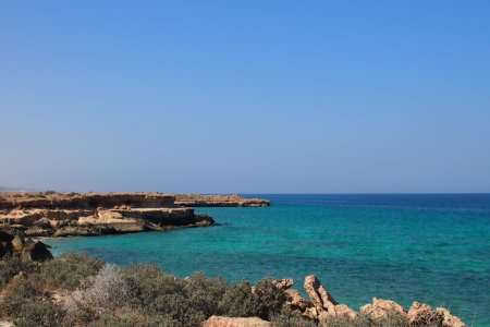 Blauwe zee nabij Muscat