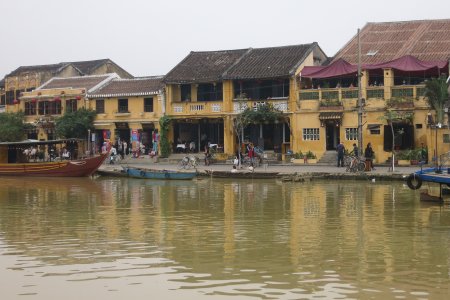 Mooie gebouwen in de haven van Hoi An