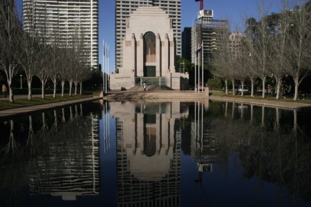 War memorial in een park