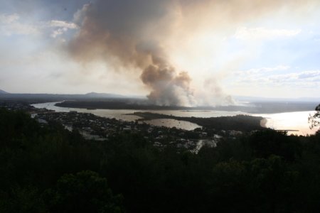 Gecontroleerde bosbrand in Noosa