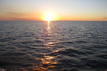 Sunset vanaf walvis boot richting Hervey Bay