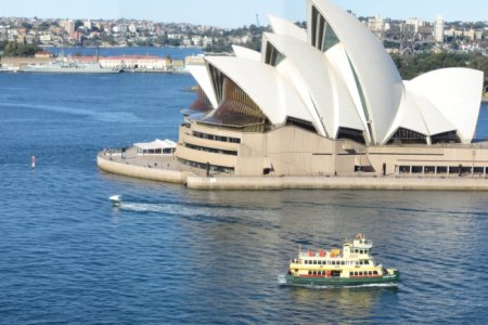 Australië, the Opera House vanaf the Harbour bridge