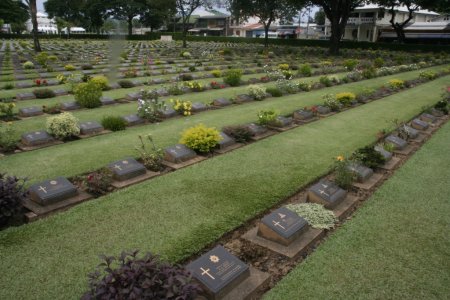 Oorlogsbegraafplaats ter ere van de overledenen van de dodenspoorlijn