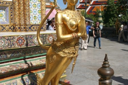 Gouden beeld in het Royal Palace