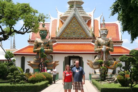 Wachters voor de poort van Wat Arun