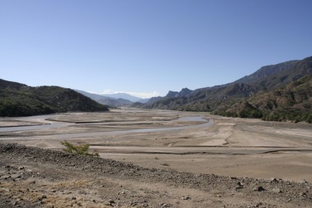 We gaan de Rio Grande over, er staat op het moment weinig water in