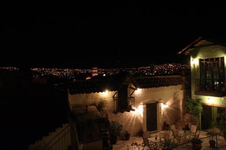 Uitzicht op de mooiste stad van Bolivia vanuit onze kamer, Sucre