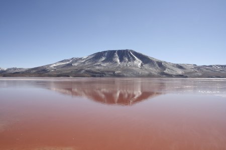 Weerspiegeling in Lago Colorada, het rode meer
