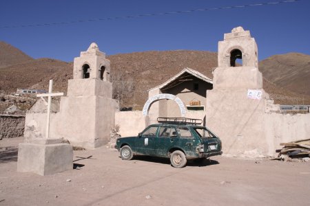 Een mooi kerkje aan de noordkant van de salar