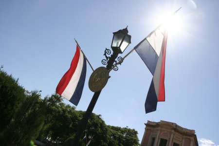 Paraguaanse vlaggen voor het paleis van de president