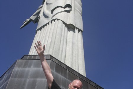 Vele toeristen nemen dezelfde stand aan als het beeld, dan wil Pat dat ook 