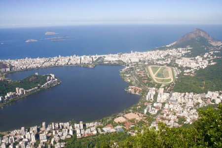 Uitzicht vanaf 700 meter op het meer Rodrigo de Freitas en Ipanema beach	Uitzicht vanaf 700 meter op het meer Rodrigo de Freitas en Ipanema beach 