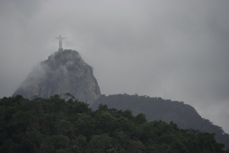 Het beeld van Jezus de verlosser in de wolken