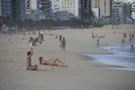 Alles kan op het strand, yoga natuurlijk ook