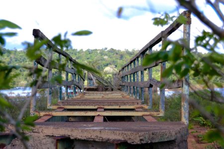 De kracht van het water heeft eerder bruggen verwoest