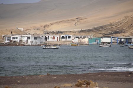 Een klein vissersdorp in het Nationaal Park Paracas